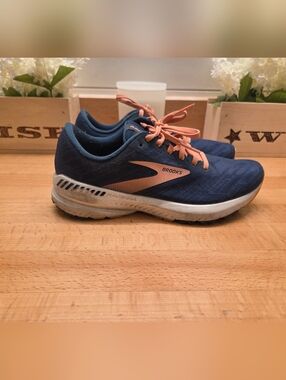 Brooks Ravenna 11 Running Shoes "Majolica Navy/Desert" Women's Size 7.5